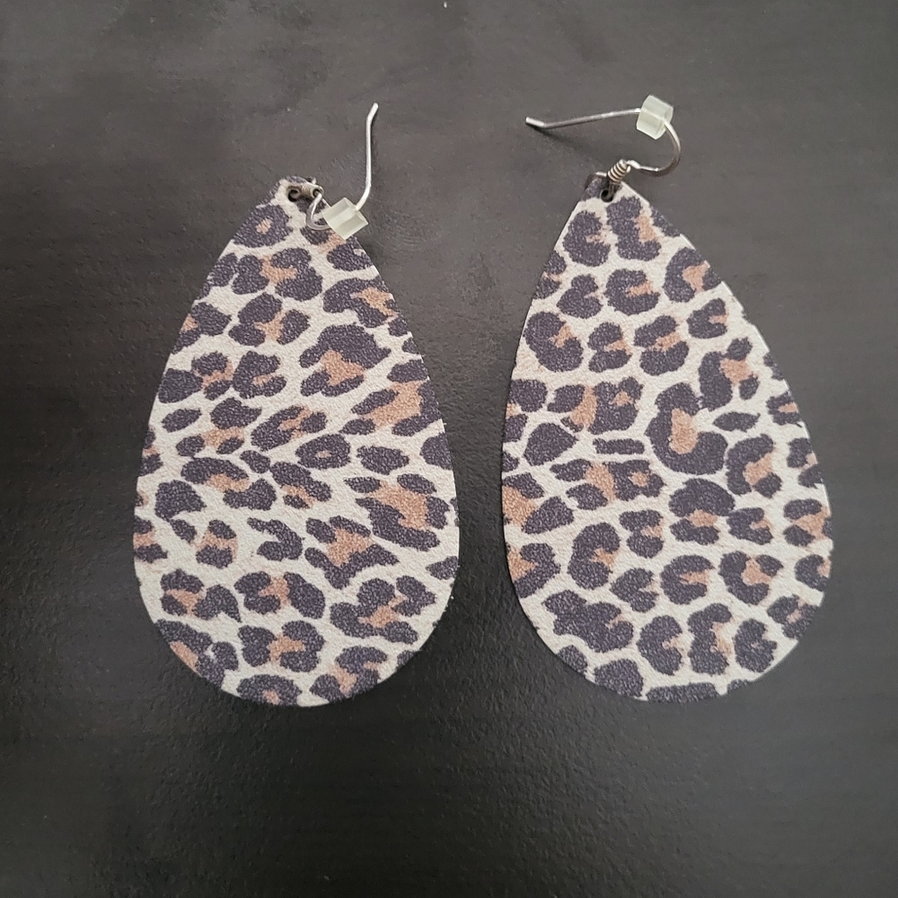 Nickel and Suede leather teardrop earring